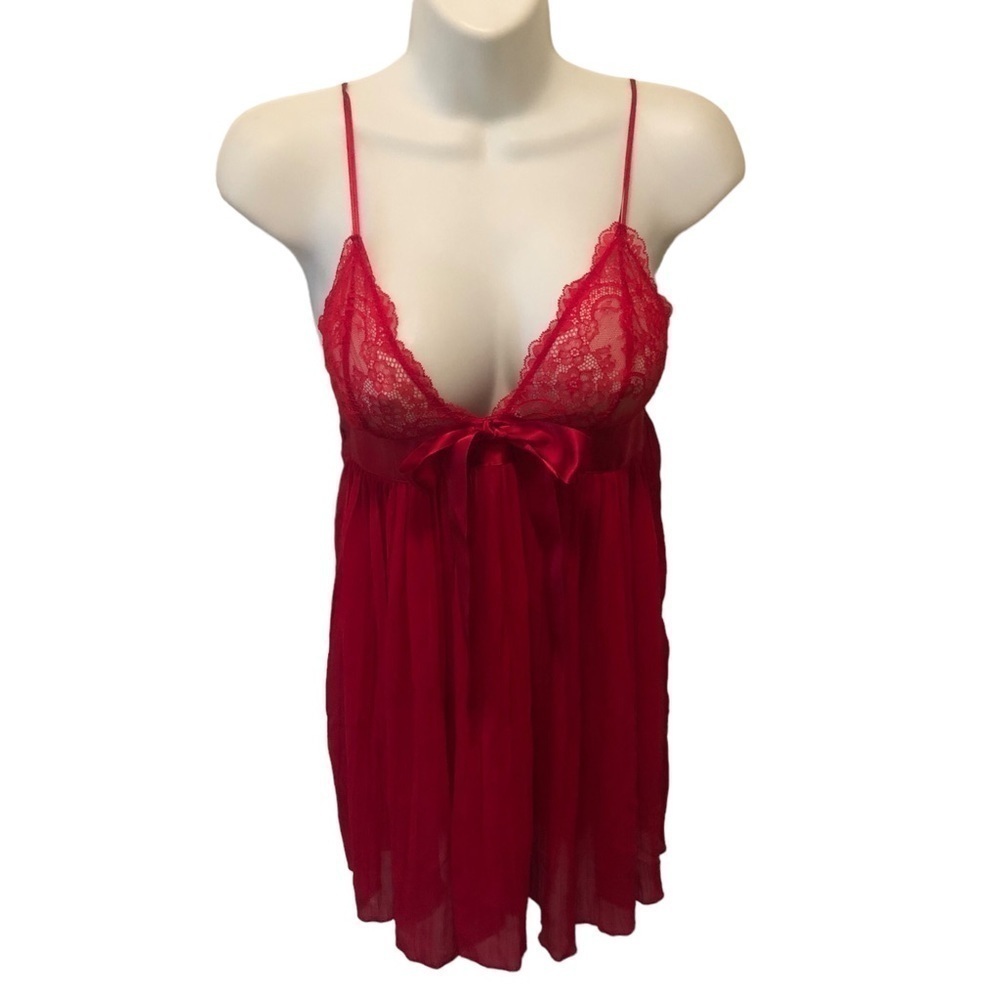 Victoria’s Secret Sexy Crinkle Baby Doll Slip Sz. M Red Lace Cups Bow Coquette